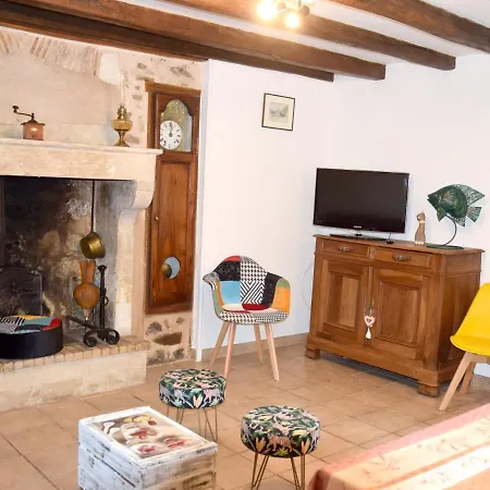 Maison Charismatique A Saint-germier Avec Jardin Cloture. Holiday home *