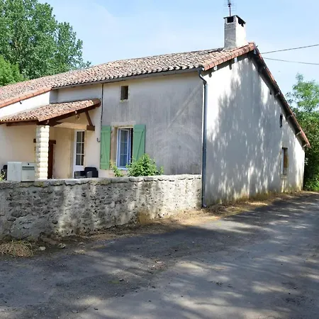 Maison Charismatique A Saint-germier Avec Jardin Cloture. Holiday home Saint-Germier (Deux-Sevres)