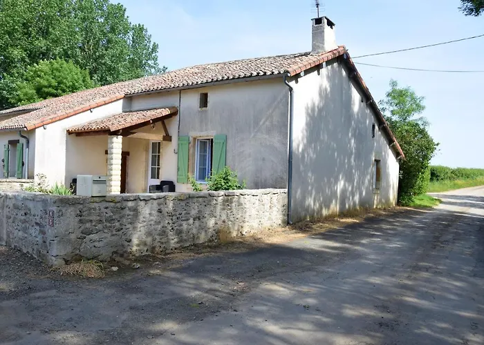 Maison Charismatique à Saint-germier Avec Jardin Clôturé. Сasa de vacaciones Saint-Germier (Deux-Sevres)
