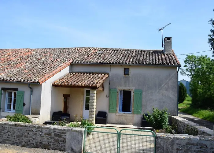 Maison Charismatique à Saint-germier Avec Jardin Clôturé.